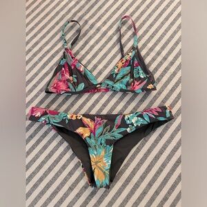 Floral bikini 🌺🌸